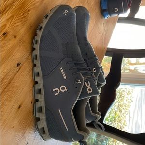 On cloud mens athletic shoes